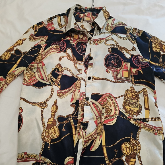 Chic Chain Print Blouse - Picture 2 of 3